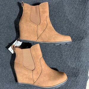 NEW Universal Thread Tan Ankle Booties